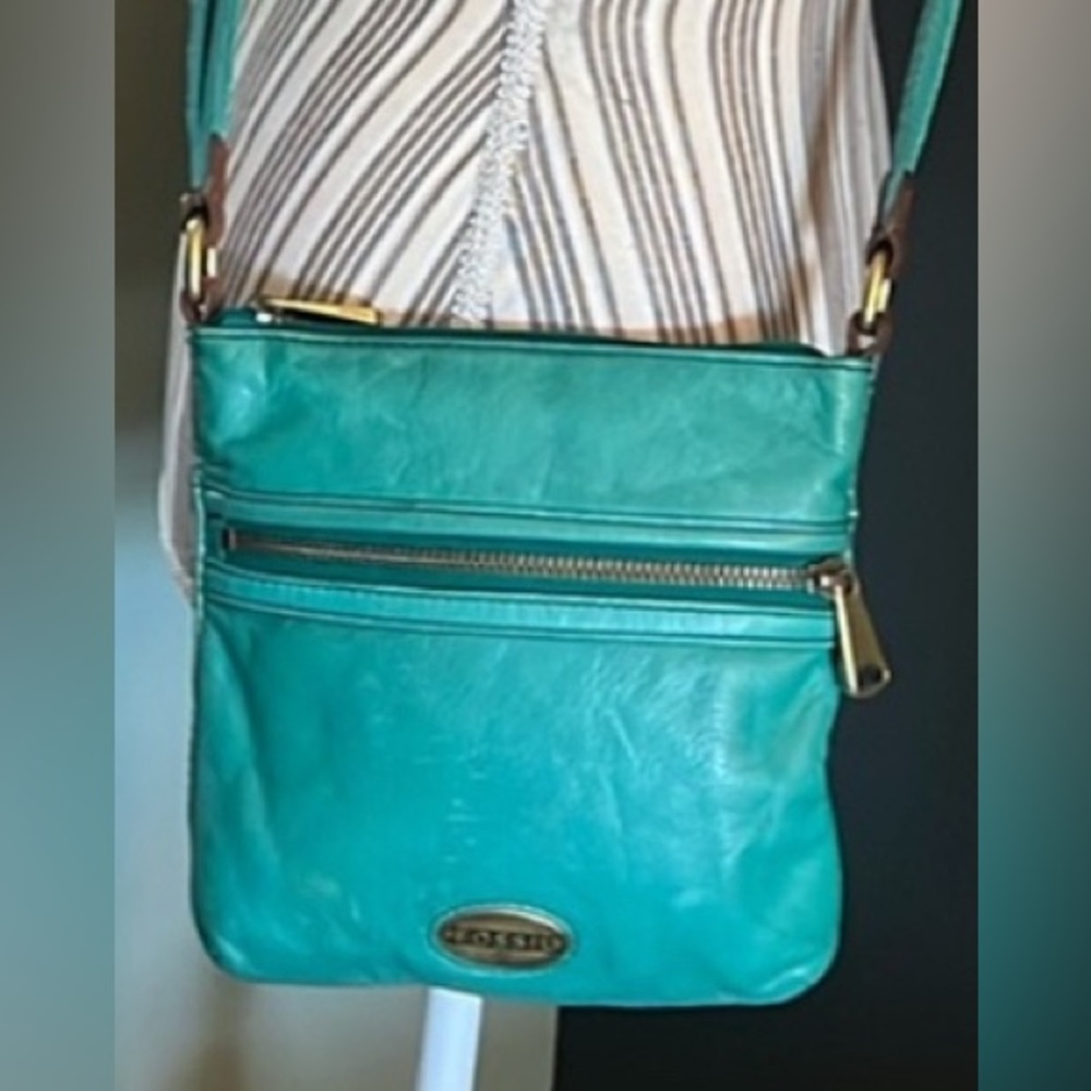 🛑 1 hour sale. Fossil, Teal leather, small crossbody; great preloved condition